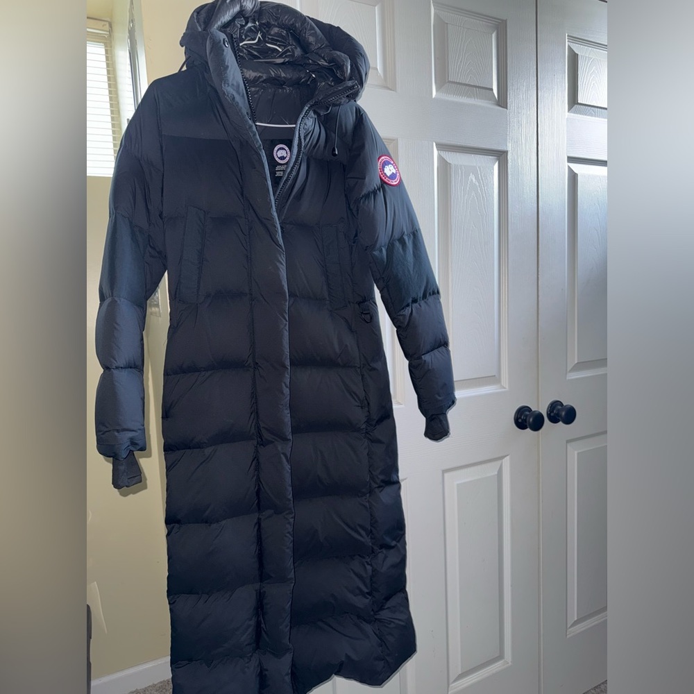 Canada Goose Women's Puffer Coat in Black